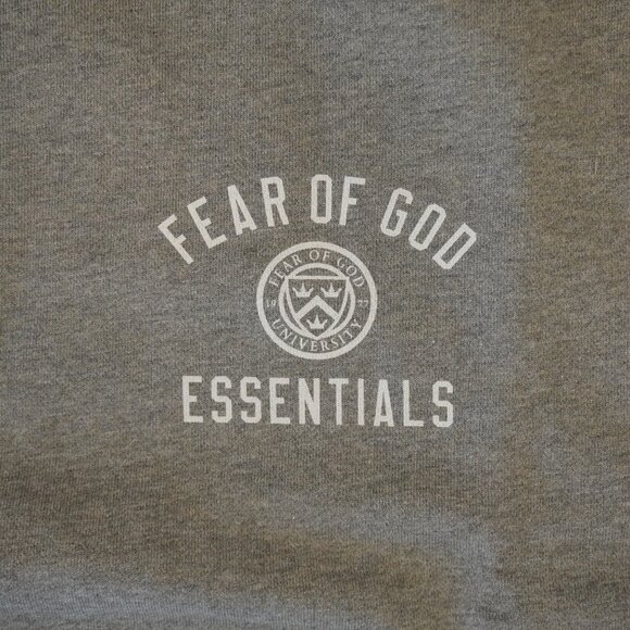 Fear of God Essentials University Print Sweatshirt in Heather Grey Size M - NWT - Picture 3 of 9